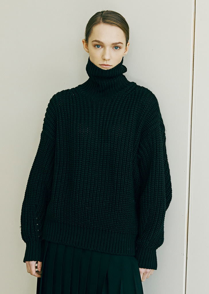 [Re-stock] Mohair Curved Sleeve Turtleneck Knit - Black